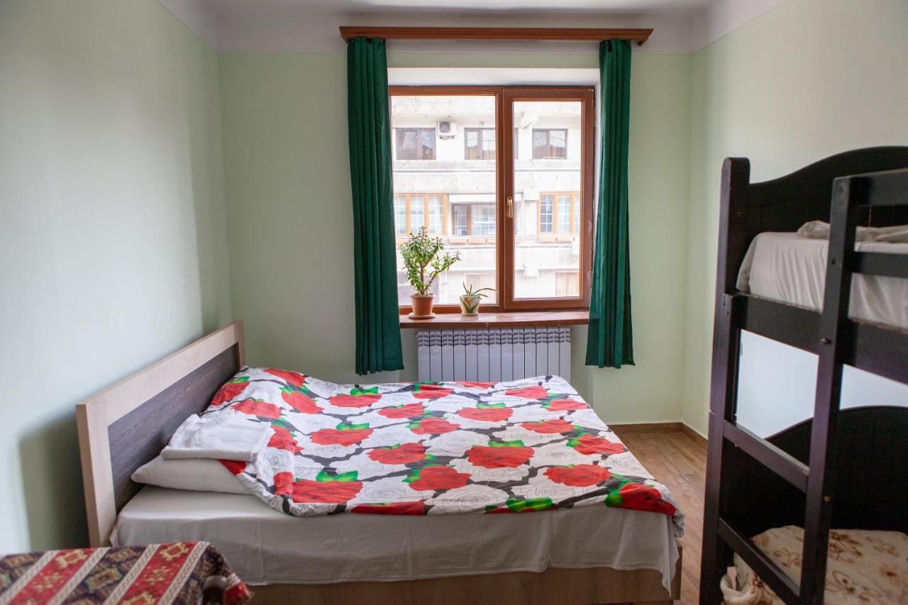 Center Hostel&Tours Jerevan Buitenkant foto